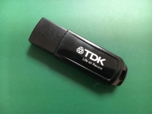 電源ランプは点くが認識しないTDK製USBメモリーのファイル取り出し